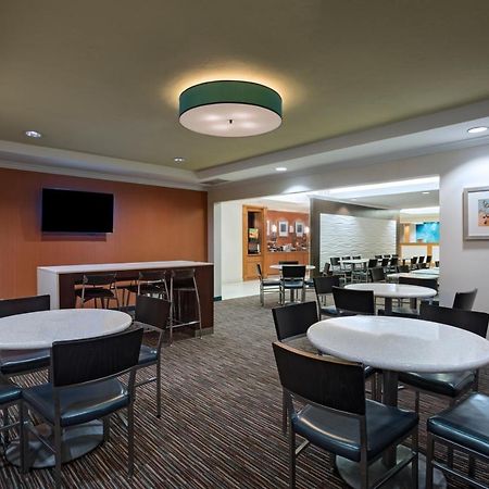 Springhill Suites By Marriott Лотон Экстерьер фото